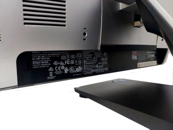 Комплект ПОС з Windows для Салону красоти 1. POS-термінал HP RP9 G1 (Все в одному), з Windows. Проц. intel G3900 , Один монітор 15,6" тач. 2.POS-принтер SII RP-D10 usb 80 мм. Б/У, як нове.